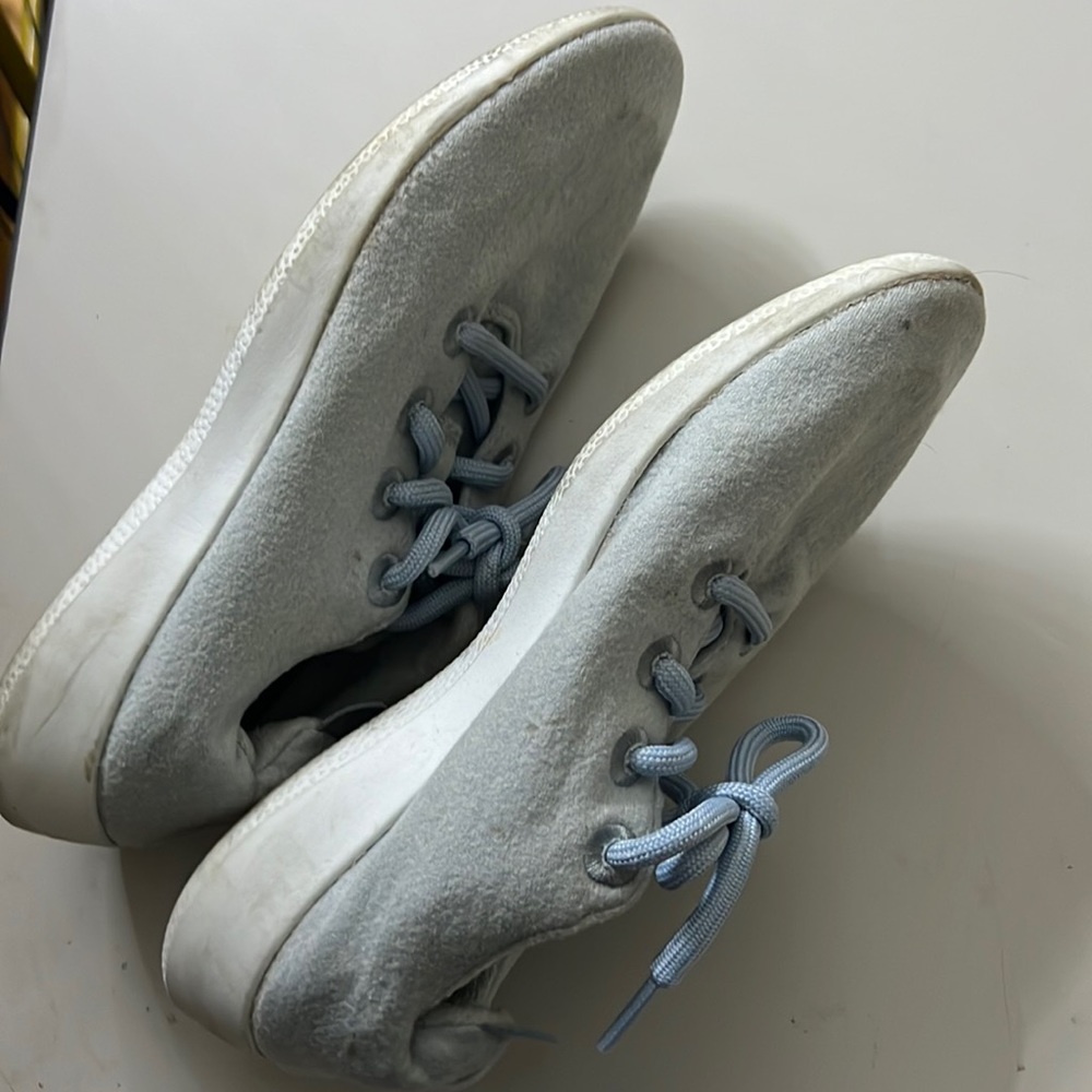 Allbirds light blue size 8 wool runners